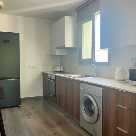 Phaedrus Living Coral Aura Apartment *