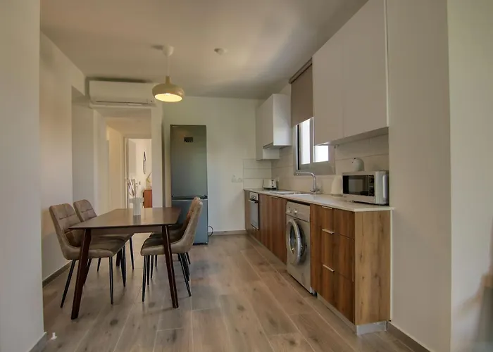 Phaedrus Living Coral Aura Lejlighed Larnaca